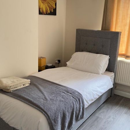 Contractor'S Haven- 4-Bedroom House With Free Parking, Super Fast Wifi, Fran Properties In Aylesbury, Pets Are Welcome! Aylesbury  Zewnętrze zdjęcie