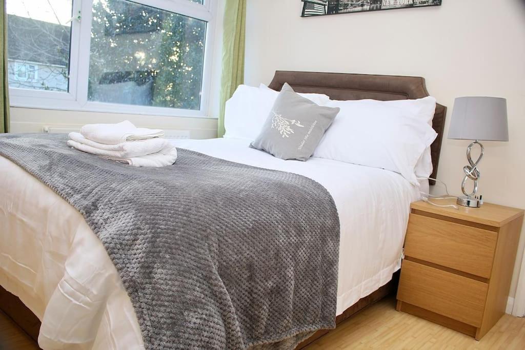 Contractor'S Haven- 4-Bedroom House With Free Parking, Super Fast Wifi, Fran Properties In Aylesbury, Pets Are Welcome! Aylesbury  Zewnętrze zdjęcie