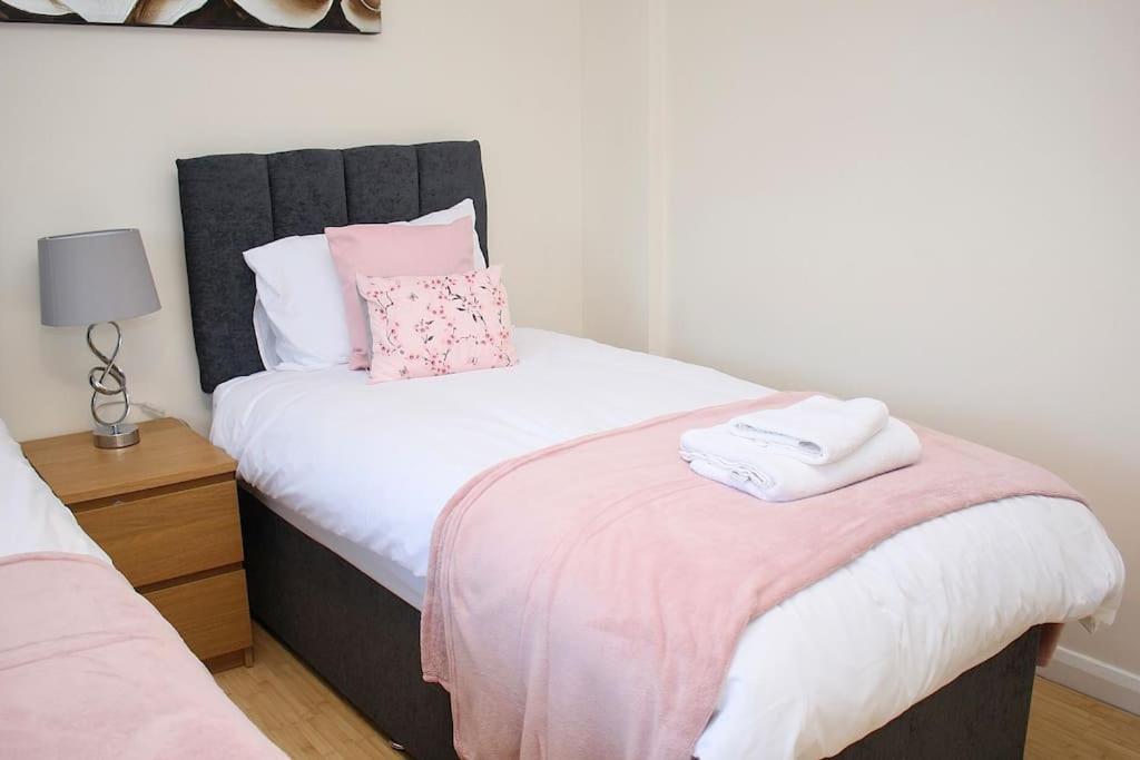 Contractor'S Haven- 4-Bedroom House With Free Parking, Super Fast Wifi, Fran Properties In Aylesbury, Pets Are Welcome! Aylesbury  Zewnętrze zdjęcie