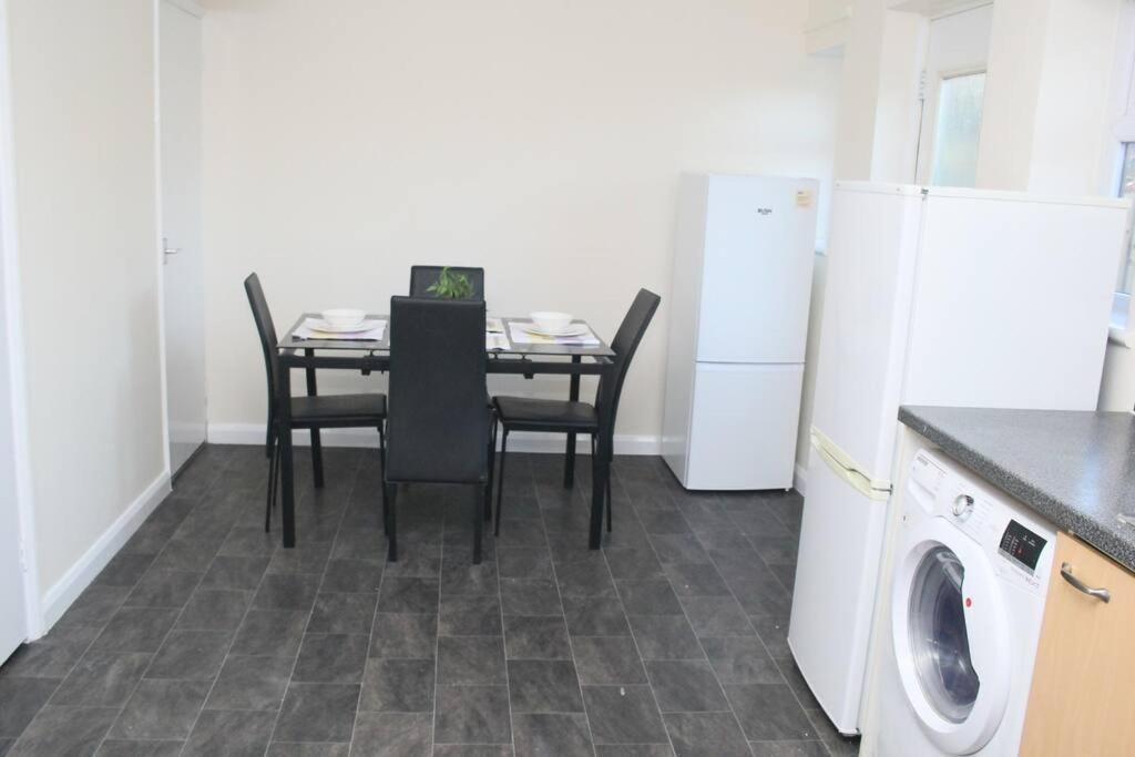 Contractor'S Haven- 4-Bedroom House With Free Parking, Super Fast Wifi, Fran Properties In Aylesbury, Pets Are Welcome! Aylesbury  Zewnętrze zdjęcie
